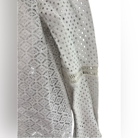 Banana Republic White Lace Eyelet Long Sleeve Blouse with attached cami size XS - Picture 3 of 8